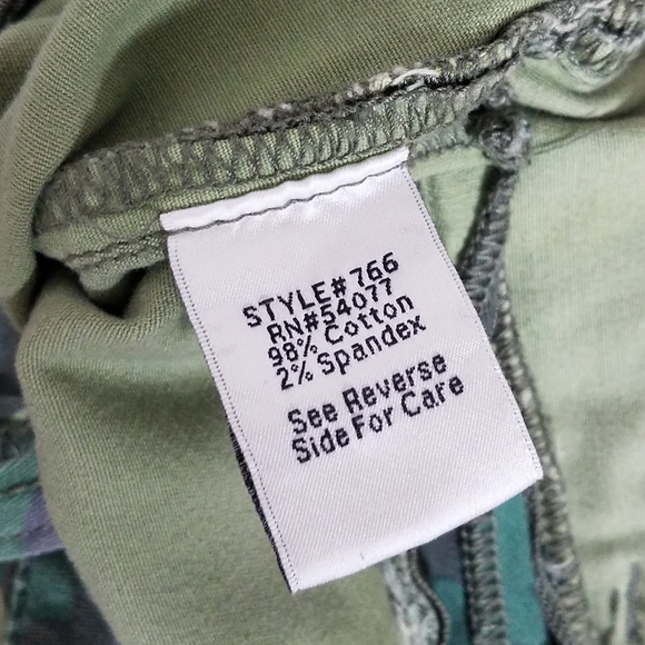 CAbi Clover Camo Jeggings Size 0 - Picture 8 of 8